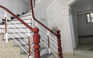 Công trình thi công cầu thang sắt tay vịn gỗ Hoàn Kiếm Hà Nội